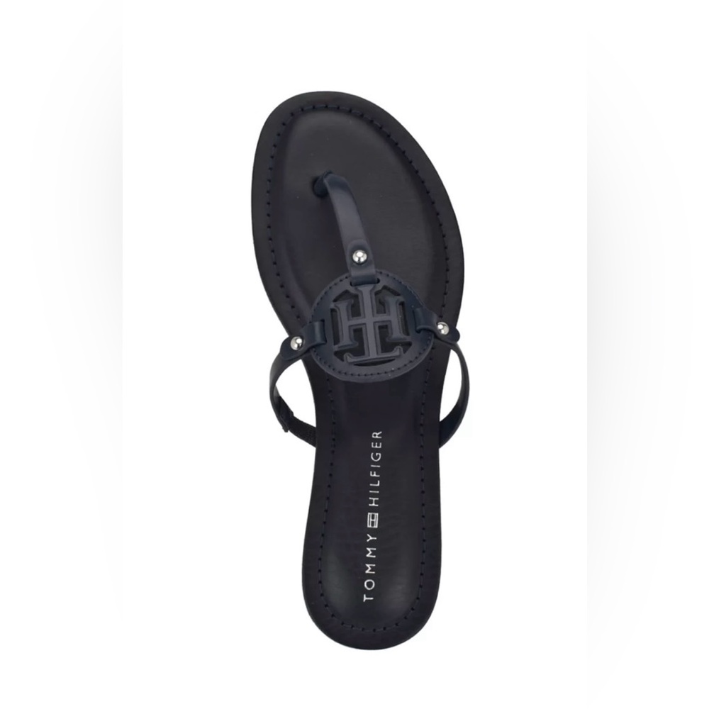 NWT Tommy Hilfiger Litzy Logo Flat T Strap Sandals